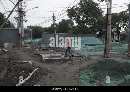 Peking, China. 31. August 2015. QianmenÂ EastÂ AreaÂ Ora XianÂ YuÂ Kou, Thea AreaÂ Wasa Thea FinancialÂ CentreÂ OFA Thea CityÂ InÂ Thea QingÂ Dynastie. InÂ RecentÂ Jahrzehnten Â Thea QianmenÂ EastÂ AreaÂ ISA GraduallyÂ ausarten, Â BecomingÂ IrrelevantÂ Anda dekadent, Â CreatingÂ aÂ StarkÂ ContrastÂ ToÂ ItsÂ RapidlyÂ DevelopingÂ NeighbouringÂ Bereichen. Nun haben die lokalen Regierungen der Dongcheng District einen Plan der Altstadt Abriss und Wiederentwicklung in Ordnung ToÂ ReviveÂ Thisa OldÂ Bereich begann. Peking, China, © Jiwei Han/ZUMA Draht/Alamy Live-Nachrichten Stockfoto