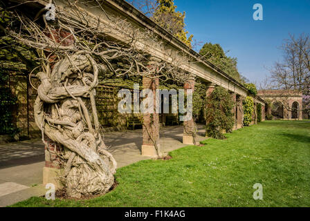Sonnenterrasse, Pavillon Sun Valley Gardens, Harrogate Stockfoto