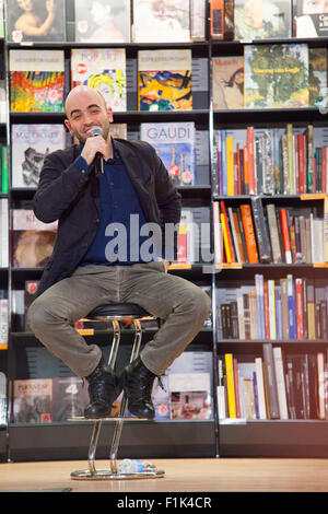 Rom, Italien, 15. März 2011. Roberto Saviano, Schriftsteller und Autor mehrerer Bücher, Lunchs sein Buch "Vieni via con me" bei Feltrinelli Bibliothek. Stockfoto