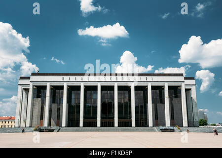 Gebäude der Palast der Republik In Oktjabrskaja Square - Sehenswürdigkeit In Minsk, Weißrussland. Stockfoto