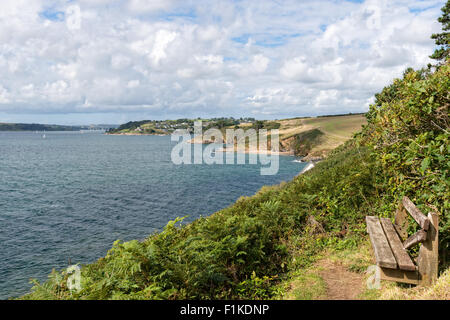 St. Anthony Head auf der Halbinsel Roseland in Cornwall St Mawes Castle in weiter Ferne Stockfoto