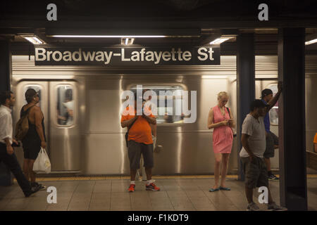 Broadway-Lafayette u-Bahn-Bahnsteig in SOHO, Manhattan, New York City. Stockfoto