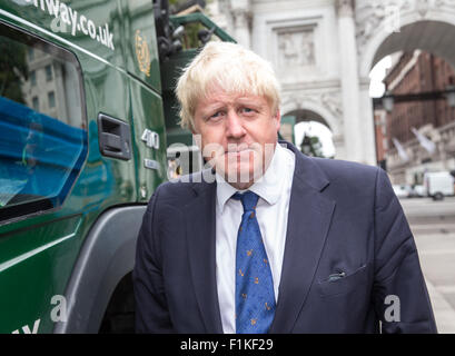 Bürgermeister von London, Boris Johnson, startet das sicherere Radfahren Schema von LKW sicherer machen Stockfoto