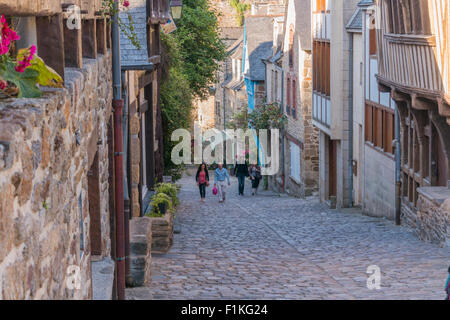 Views um Dinan im Nordwesten von Frankreich Juli 2015 PHILLIP ROBERTS Stockfoto