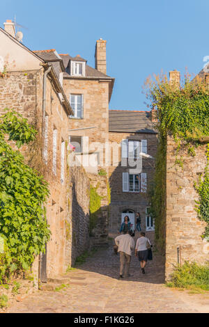 Views um Dinan im Nordwesten von Frankreich Juli 2015 PHILLIP ROBERTS Stockfoto