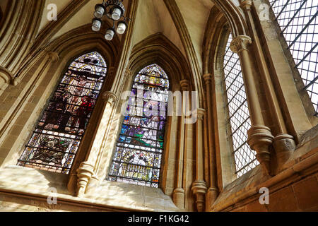 Innenansicht der Glasfenster in der Klosterkirche, Southwell, Nottinghamshire, England, UK. Stockfoto