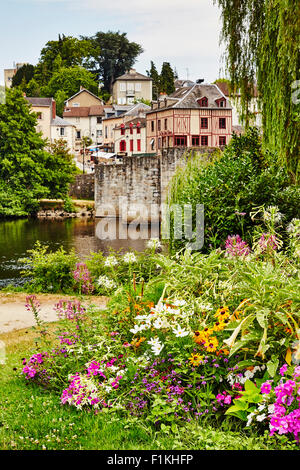 Blick über den Fluss Vienne in Limoges, Haute-Vienne, Limousin, Frankreich. Stockfoto