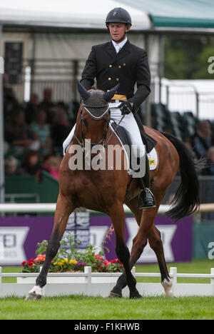 Stamford, UK. 3. September 2015. Matthew Heath (GBR) und The Lion [#42] in der Dressur-Phase am ersten Tag des Wettbewerbs. Der Land Rover Burghley Horse Trials 2015 Credit: Stephen Bartholomäus/Alamy Live-Nachrichten Stockfoto