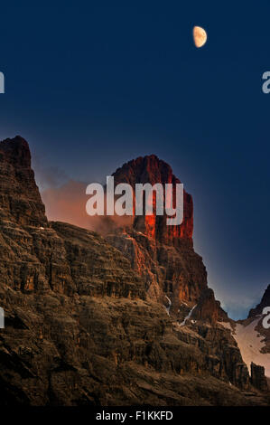 Alpenglühen bei Sonnenuntergang über den Berg Monte Cristallo in den Dolomiten, Italien Stockfoto