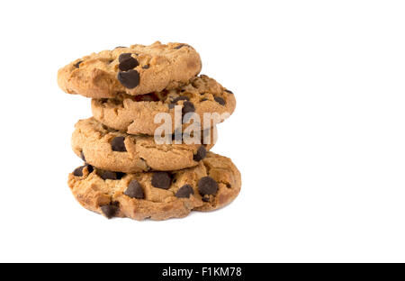 Chocolate Chip Cookies platzieren im Stapel auf einer isolierten weißen Hintergrund.  Häufig gegessen wie comfort Food, als Snack, oder legen Sie in einem Stockfoto