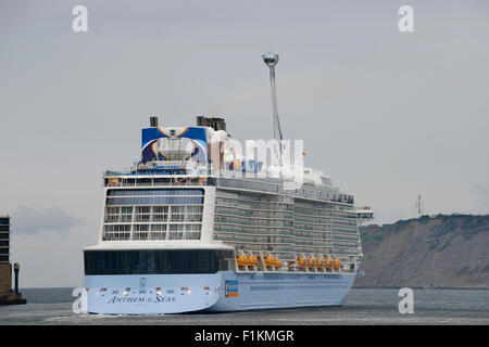 Cruiser-Hymne der Meere Leben Hafen Getxo Stockfoto