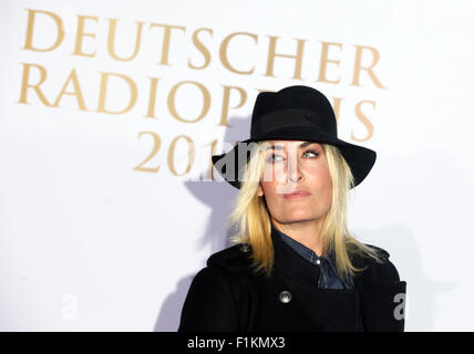 Hamburg, Deutschland. 3. Sep 2015. Siner Sarah Connor kommt bei der 6. Deutscher Radiopreis (German Radio Award)-Zeremonie in Hamburg, Deutschland, 3. September 2015. Foto: AXEL HEIMKEN/DPA/Alamy Live-Nachrichten Stockfoto