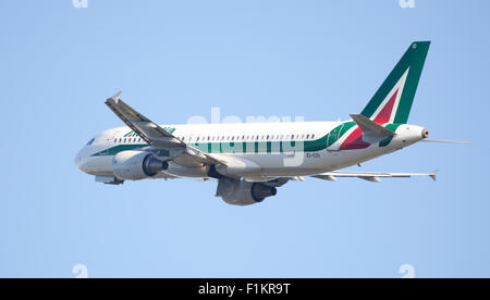 Alitalia Airbus A320 EI-EID vom Flughafen London Heathrow LHR Stockfoto