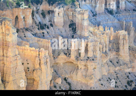 Blick auf den Windows-Abschnitt von Bryce Point im Bryce-Canyon-Nationalpark im Südwesten Utah Stockfoto