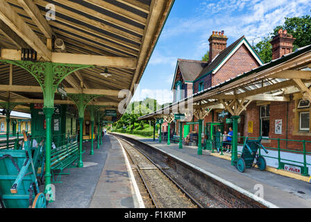 Horsted Keynes-Bahnhof an der Bahnstrecke von Bluebell restauriert bis 1930er Jahren Zeit, Horsted Keynes, West Sussex, England, UK Stockfoto
