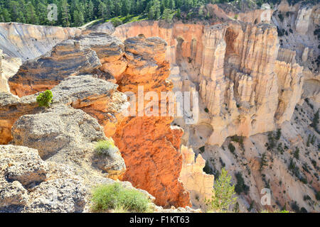 Blick auf den Windows-Abschnitt von Bryce Point im Bryce-Canyon-Nationalpark im Südwesten Utah Stockfoto