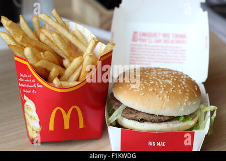 McDonald's Big Mac Burger und Pommes frites Stockfoto