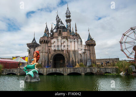 Banksy ist Dismaland Verblüffung Park am Meer in Weston-Super-Mare in Somerset. Stockfoto