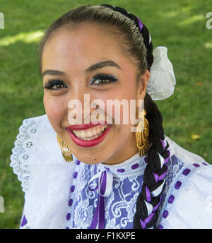 Menschen, Kostüme Nahaufnahme von der traditionellen mexikanischen Tänzer in schön gekleidet. Globalen Weltfestival, Boise, Idaho, USA Stockfoto