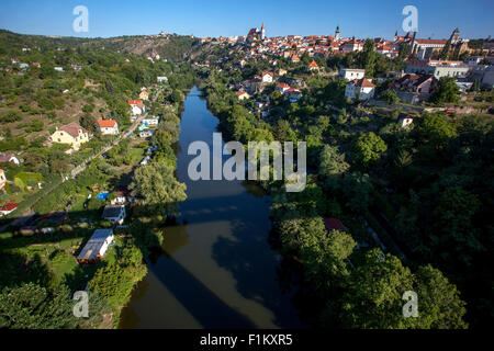 Znojmo, Fluss Thaya, Eisenbahn Brücke Schatten, Süd-Mähren, Tschechische Republik, Europa Stockfoto