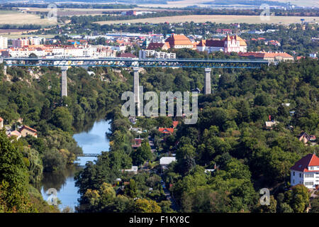 Znojmo, Eisenbahnbrücke, Süd-Mähren, Tschechische Republik, Europa Stockfoto