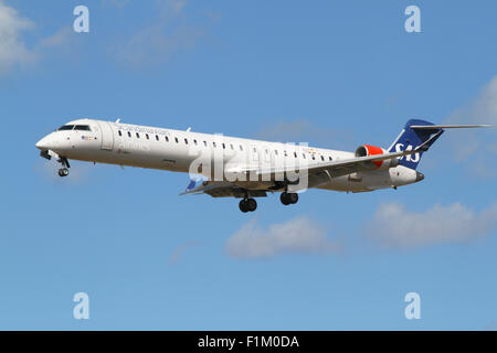 SAS, Scandinavian Airlines, OY-KFB, Flug SK1610, CanadAir Bombardier CRJ -900-26, im Endanflug zum Flughafen Kopenhagen CPH von Genf. Stockfoto