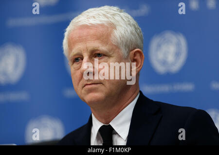 New York, USA. 3. Sep 2015. Richard Curtis, Filmemacher und Gründer des Projekts jeder besucht eine Pressekonferenz um "Die globalen Ziele-Kampagne" am Sitz Vereinten Nationen in New York, Vereinigte Staaten, 3. September 2015 präsentieren. Namhafte Filmemacher Richard Curtis Kampagne eine hier Donnerstag in der Hoffnung auf 7 Milliarden Menschen erzählen über die UN neue globale Ziele für eine nachhaltige Entwicklung in nur sieben Tagen. Bildnachweis: Li Muzi/Xinhua/Alamy Live-Nachrichten Stockfoto