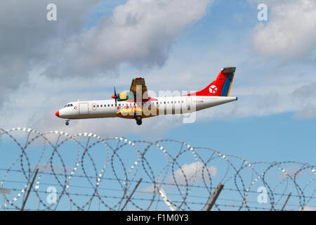 BORNHOLMERFLYET. DK, ATR-72-202 Danish Air Transport, DAT, OY-LHB, Flug DX-543 von Rønne im Endanflug auf CPH ATR 72-202 Stockfoto