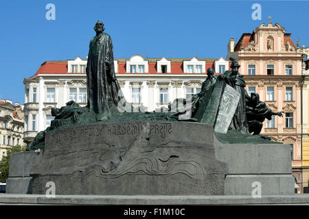 Jan Hus-Denkmal auf dem Altstädter Ring Prag in der Tschechischen Republik. Stockfoto