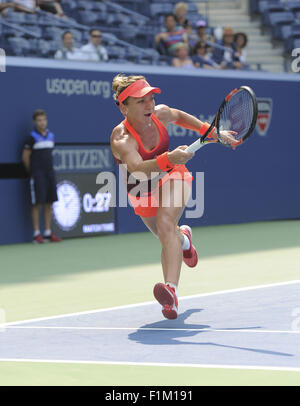 Flushing Meadow, New York, USA. 3. Sep 2015. NEW YORK-SEP 03: Simona Halep (ROU) in Aktion hier besiegt Kateryna Bonderenko (UKR) 63, 64 in ihrer zweiten Runde der 2015 US Open in Flushing Meadows, NY. Bildnachweis: Andrew Patron/Zuma Draht Credit: Andrew Patron/ZUMA Draht/Alamy Live-Nachrichten Stockfoto