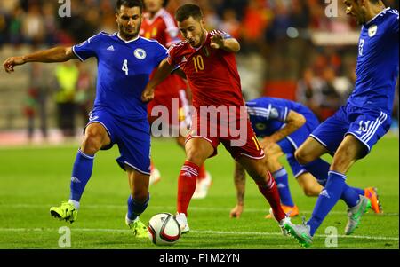 Brüssel, Belgien. 3. Sep 2015. Eden Hazard (C) Belgien durchbricht während der Euro 2016-Qualifikationsspiel zwischen Belgien und Bosnien und Herzegowina in Brüssel, Belgien, 3. September 2015. Belgien 3: 1 gewonnen. Bildnachweis: Gong Bing/Xinhua/Alamy Live-Nachrichten Stockfoto