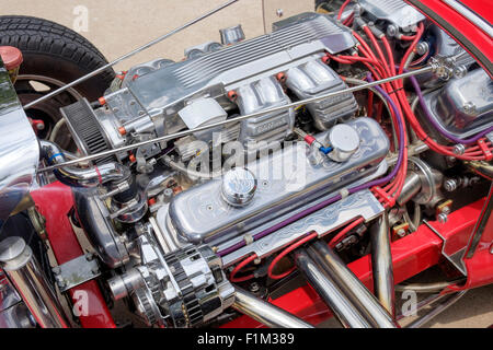 American Hot-Rod V8 verchromt Motor mit Einspritzanlage und viel Chrom und poliertem Metall Stockfoto