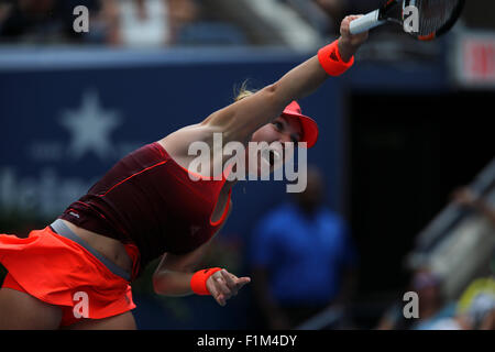 Flushing Meadows, New York, USA. 03 Sep, 2015. Simona Halep, die Zahl 2 Samen, während ihr Zweitrundenspiel gegen Katirena Bondarenko am US Open in Flushing Meadows, New York am September 3rd, 2015. Quelle: Adam Stoltman/Alamy leben Nachrichten Stockfoto