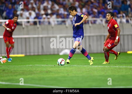 Saitama, Japan. 3. Sep 2015. Shinji Kagawa (JPN), Sok Sovan (CAM) Fußball: Shinji Kagawa Japan verpasst eine Chance, während des FIFA World Cup Russland 2018 asiatische Qualifikation zweite Runde Gruppe E-Spiels zwischen Japan 3-0 Kambodscha im Saitama Stadium 2002 in Saitama, Japan erzielt. Bildnachweis: Kenzaburo Matsuoka/AFLO/Alamy Live-Nachrichten Stockfoto