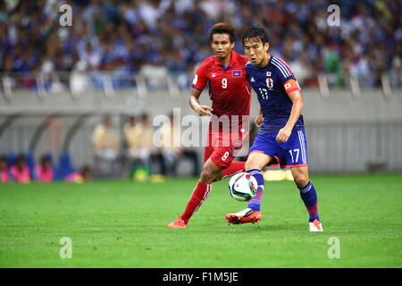 Saitama, Japan. 3. Sep 2015. Khoun Laboravy (CAM), Makoto Hasebe (JPN) Fußball: FIFA World Cup Russland 2018 asiatische Qualifikation zweite Runde Gruppe E match zwischen Japan 3-0 Kambodscha im Saitama Stadium 2002 in Saitama, Japan. Bildnachweis: Kenzaburo Matsuoka/AFLO/Alamy Live-Nachrichten Stockfoto