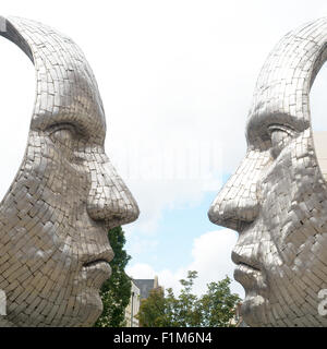 "Reflections of Bedford" Skulptur von Rick Kirby im Stadtzentrum Bedford, Bedfordshire, England Stockfoto