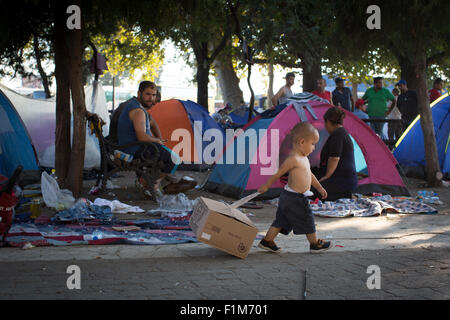 Syrien und die afghanische Flüchtlinge, Migration durch Belgrad, Serbien auf dem Weg nach Europa. September 2015 Stockfoto