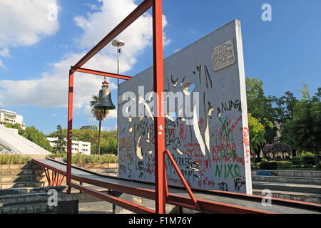 Peace Bell Installation, Pyramide, Bulevardi Dëshmorët e Kombit, Tirana, Albanien, Balkan, Europa Stockfoto