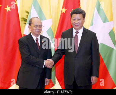 Peking, China. 4. Sep, 2015. Chinese President Xi Jinping (R) trifft sich mit Myanmar Präsident U Thein Sein in Peking, Hauptstadt von China, 4. September 2015. Bildnachweis: Ju Peng/Xinhua/Alamy Live-Nachrichten Stockfoto