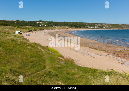 Port Eynon Bay Strand der Gower Halbinsel Wales uk beliebtes Touristenziel und in der Nähe von Oxwich in blauen Sommerhimmel Stockfoto