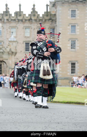 Massed Pipebands auf Floors Castle. Kelso, Schottland Stockfoto