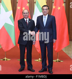 Peking, China. 4. Sep, 2015. Chinese Premier Li Keqiang (R) trifft sich mit Myanmar Präsident U Thein Sein in Peking, Hauptstadt von China, 4. September 2015. Bildnachweis: Zhang Duo/Xinhua/Alamy Live-Nachrichten Stockfoto