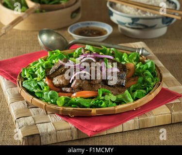 Bo Luc Lac. Schütteln Rindfleisch. Vietnamesische Küche Stockfoto