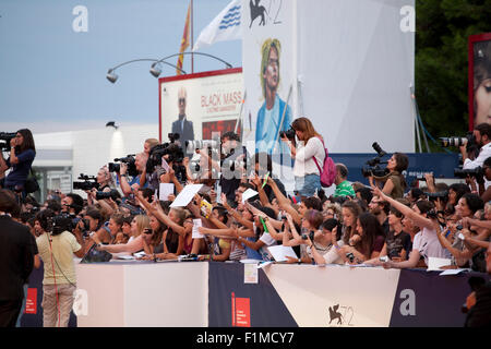 Venedig, Italien. 03rd Sep 2015. Fans bei der Gala screening des Films Rampenlicht auf das 72. Venedig Film-Festival, Donnerstag, 3. September 2015, Venedig Lido. Bildnachweis: Doreen Kennedy/Alamy Live-Nachrichten Stockfoto