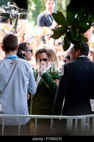Venedig, Italien. 04. Sep, 2015. Schauspieler Johnny Depp kommt in der 72. Freitag, 4. September 2015, Filmfestspiele von Venedig Lido Venedig. Bildnachweis: Doreen Kennedy/Alamy Live-Nachrichten Stockfoto