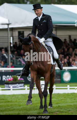 Stamford, UK, 04. September 2015. 4. September 2015. Bill Levett (AUS) und improvisieren [72] in der Dressur-Phase am zweiten Tag des Wettbewerbs. Der Land Rover Burghley Horse Trials 2015 Credit: Stephen Bartholomäus/Alamy Live-Nachrichten Stockfoto