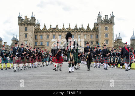 Massed Pipebands auf Floors Castle. Kelso, Schottland Stockfoto