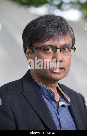 Amit Chaudhuri, der indische englische Schriftsteller und Wissenschaftler, an das Edinburgh International Book Festival 2015. Edinburgh, Schottland. 16. August 2015 Stockfoto