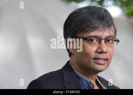 Amit Chaudhuri, der indische englische Schriftsteller und Wissenschaftler, an das Edinburgh International Book Festival 2015. Edinburgh, Schottland. 16. August 2015 Stockfoto