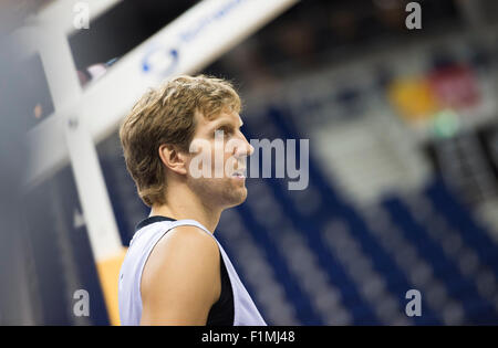 Berlin, Deutschland. 04. Sep, 2015. Deutschlands Dirk Nowitzki gesehen während einer Trainingseinheit von der deutschen Basketball-Nationalmannschaft bei der Mercedes-Benz-Arena in Berlin, Deutschland, 4. September 2015. Die FIBA EuroBasket 2015 beginnt am 5. September 2015. Foto: Lukas Schulze/Dpa/Alamy Live News Stockfoto